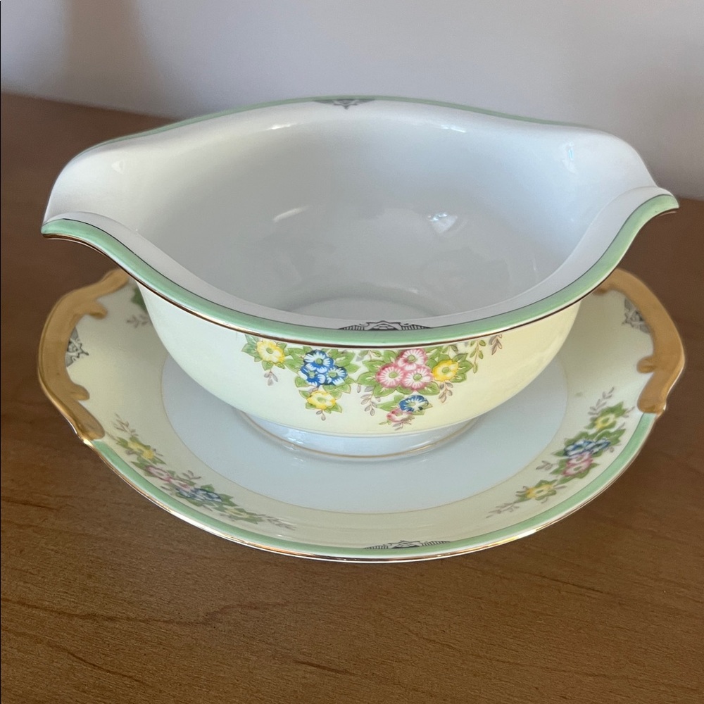 Vintage Meito China Isabella Pattern Gravy Boat with an Attached Underplate
